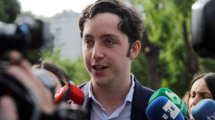 GRAF4641. MADRID, 20/05/2019.- Francisco Nicolás Gómez Iglesias, el "pequeño Nicolás", atiende a los medios a su llegada a la Audiencia Provincial de Madrid para ser juzgado por hacerse pasar por representante del Gobierno en un viaje a Ribadeo (Lugo) en 2014, y ha confiado en que, si la vista se suspende, la siguiente se celebre pronto. EFE/Carlos Perez