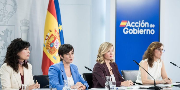 El Gobierno impulsa la reforma constitucional sobre el aborto y desafía a la oposición