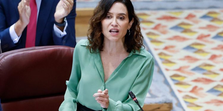 Tensión interna en el PP por el pulso de Ayuso sobre el aborto: Génova busca contener el debate