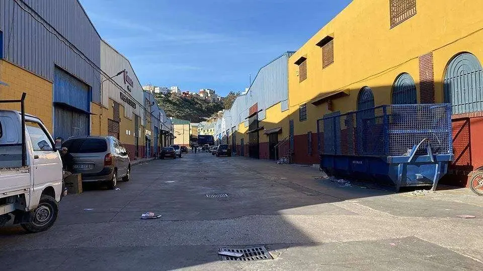 Vox exige claridad sobre colegios, naves del Tarajal y conexiones en Ceuta