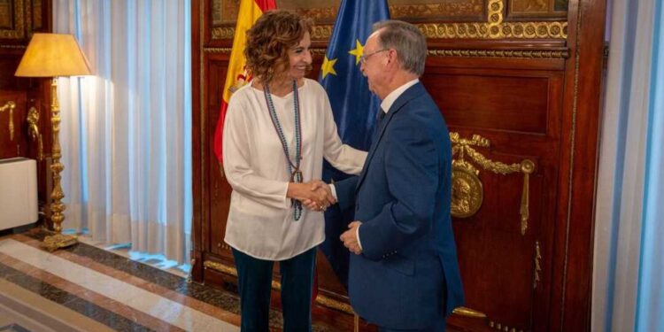 Vivas obtiene el respaldo de Hacienda para un plan social y fiscal que refuerce el desarrollo de Ceuta