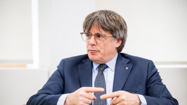 (Foto de ARCHIVO)
El presidente de Junts per Catalunya, Carles Puigdemont, durante una reunión con el presidente de la Generalitat, a 2 de agosto de 2025, en Bruselas (Bélgica). Illa, quién ha promovido la reunión, ha remarcado su intención de tenerla con la voluntad de mandar un mensaje de diálogo, además ayer 1 de septiembre, lamentó no poder recibir al expresidente catalán en el Palau de la Generalitat al no aplicarse la ley de amnistía.

Jasper Jacobs / Europa Press
02/9/2025