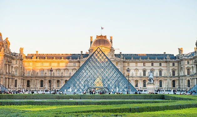 Siete detenidos por el robo histórico de joyas en el Museo del Louvre: sigue la búsqueda del cuarto ladrón y del botín