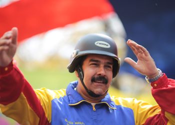 Maduro convoca huelga ante posible derrocamiento mientras Trump amenaza con acción terrestre en el Caribe