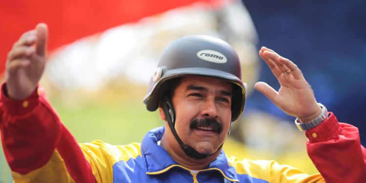 Maduro convoca huelga ante posible derrocamiento mientras Trump amenaza con acción terrestre en el Caribe