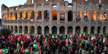 Pro-Palestinian demonstrators gather in front of the Colosseum in Rome, Thursday, Oct. 2, 2025, to protest after a Gaza-bound aid flotilla was intercepted by Israeli Defense Forces in the Mediterranean Sea on Wednesday. (AP Photo/Gregorio Borgia)