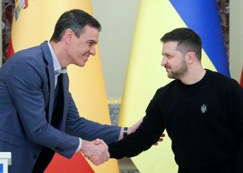 España se suma a programa de la OTAN para financiar armamento estadounidense a Ucrania