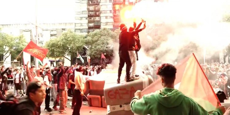 Quince detenidos y graves disturbios en Barcelona durante una protesta pro palestina contra el Hapoel de Jerusalén