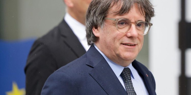 Puigdemont critica la condena a Vic por el catalán: “Nos quieren devolver al monolingüismo del franquismo”
