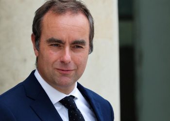 Crisis en el Ejecutivo francés: dimite el primer ministro tras la polémica por la coalición de centro-derecha