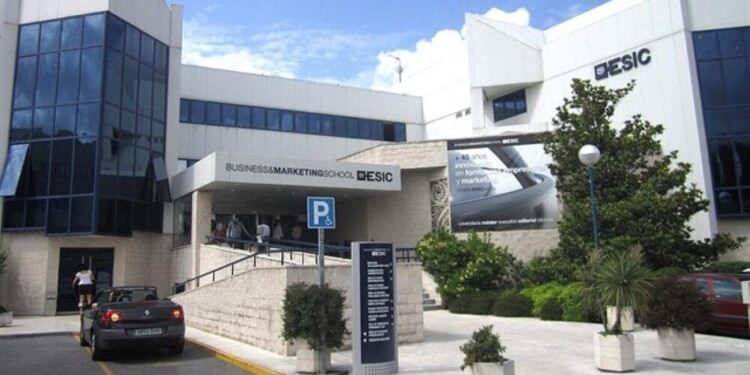 Sánchez, Iglesias y Montero eligen centros privados para sus hijos mientras defienden la educación pública