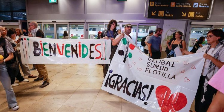 Llegada en Madrid de activistas de la Flotilla a Gaza tras su detención