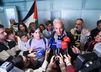 Activistas de Gaza celebran el impacto de su misión al regresar a España