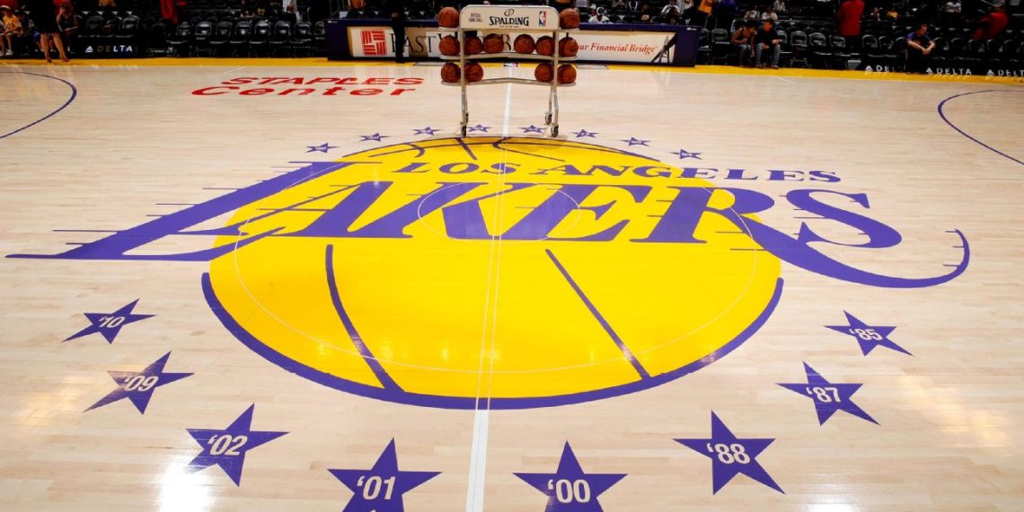 La NBA da luz verde a la histórica venta de los Lakers
