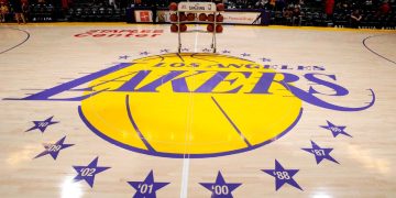 La NBA da luz verde a la histórica venta de los Lakers