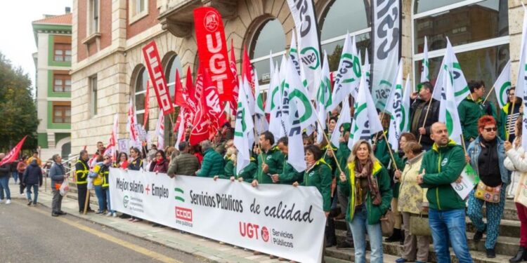 El Gobierno reabre el diálogo con los sindicatos para evitar la huelga de funcionarios