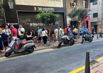 El Ceuta reabrirá su tienda oficial tras superar una inundación reciente