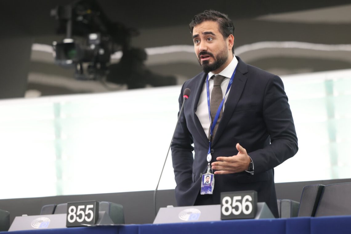 El «efecto Alvise» frena el crecimiento de Vox: los votos de SALF privan a Abascal de tres escaños clave El «efecto Alvise» frena el crecimiento de Vox: los votos de SALF privan a Abascal de tres escaños clave
