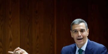 Sánchez evita aclarar las sospechas sobre el PSOE y su familia en una tensa sesión del Senado