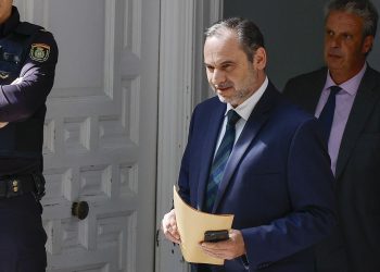 Ábalos niega haber pagado en negro por un local y asegura que la compra fue “ajustada al mercado”