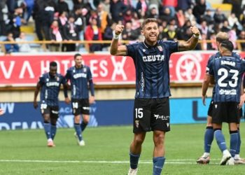 El Ceuta firma un arranque histórico y sorprende a todos fuera de casa