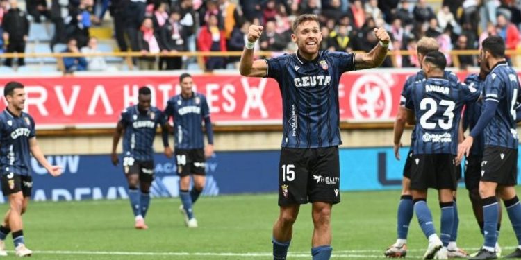 El Ceuta firma un arranque histórico y sorprende a todos fuera de casa