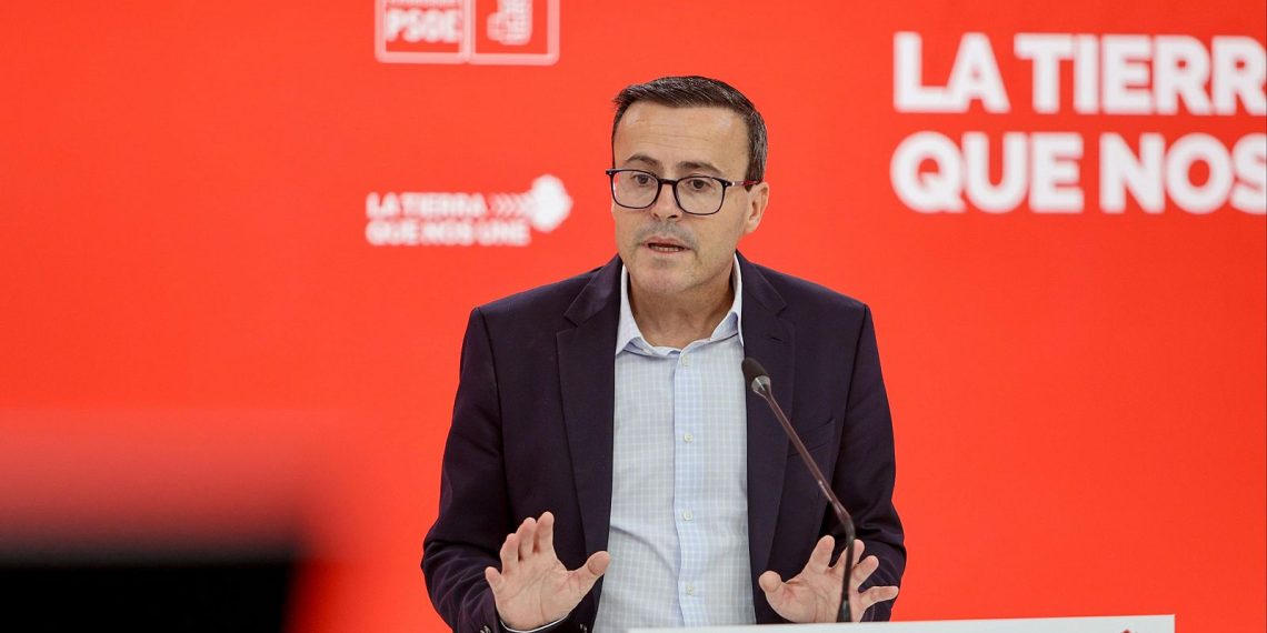 El PSOE extremeño cierra filas con Gallardo y lo mantiene como candidato pese al proceso judicial