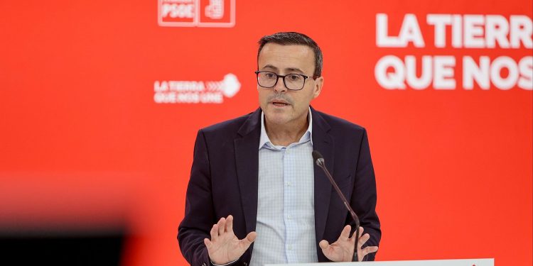 El PSOE extremeño cierra filas con Gallardo y lo mantiene como candidato pese al proceso judicial