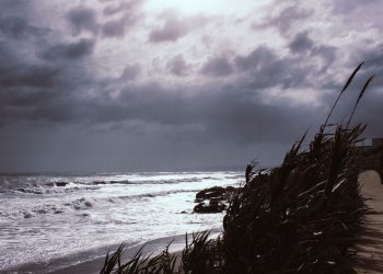 Ceuta recibe octubre con cielos nublados y lluvias intermitentes