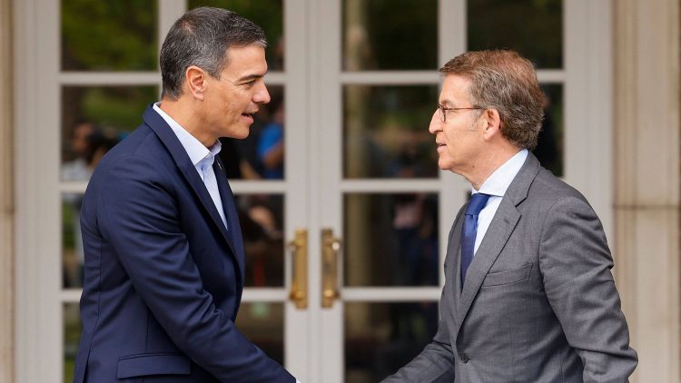 La crisis migratoria de Ceuta marca la sesión de control con un tenso cara a cara entre Sánchez y Feijóo La crisis migratoria de Ceuta marca la sesión de control con un tenso cara a cara entre Sánchez y Feijóo