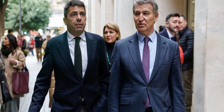 Feijóo presiona a Mazón para que comparezca y prepara una salida ordenada ante la crisis