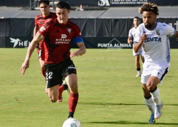 Ceuta se impone con autoridad y demuestra que su Murube es inexpugnable