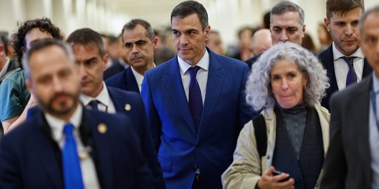 Sánchez marca distancias: “En el PSOE no existen sobresueldos, otros partidos sí los tienen