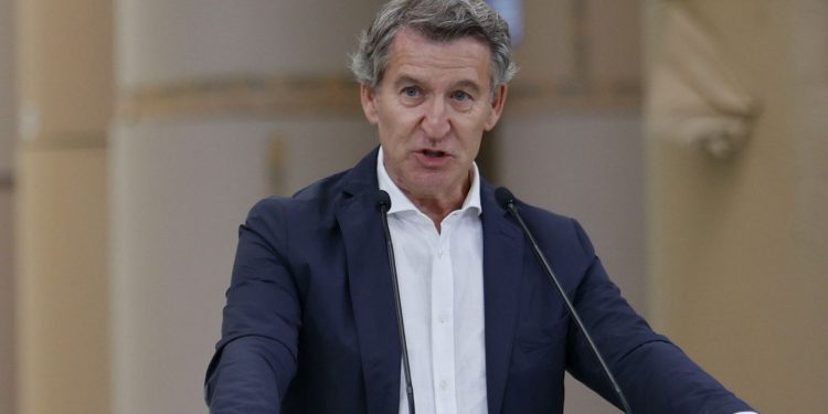 Feijóo acusa al Gobierno de ocultar los problemas económicos y promete bajar impuestos