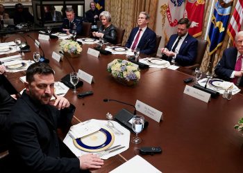 Zelenski dispuesto a asistir a cumbre entre EE. UU. y Rusia mientras crecen las preocupaciones sobre negociaciones unilaterales