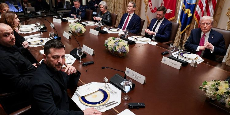 Zelenski dispuesto a asistir a cumbre entre EE. UU. y Rusia mientras crecen las preocupaciones sobre negociaciones unilaterales