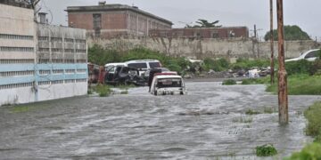 Melissa deja un panorama de devastación en el Caribe mientras Bermudas se prepara para su impacto