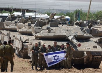 Tensión en Gaza: Israel intensifica ataques tras incidente con soldados y suspende ayuda humanitaria