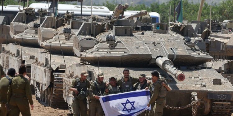 Tensión en Gaza: Israel intensifica ataques tras incidente con soldados y suspende ayuda humanitaria