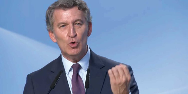 Feijóo refuerza el discurso económico del PP ante el avance de Vox y las tensiones internas