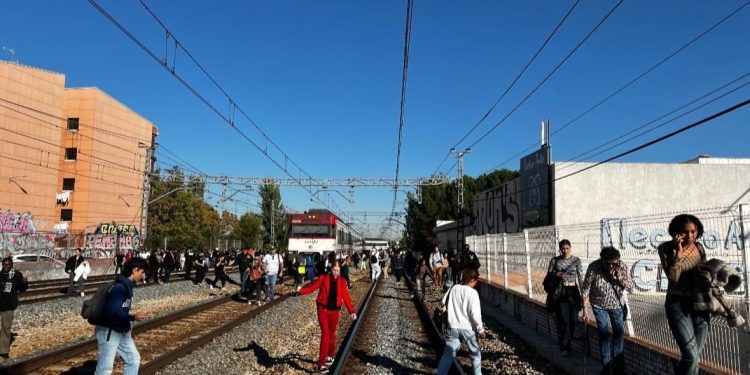 Seis heridos leves tras el descarrilamiento de un tren de Cercanías en San Fernando de Henares
