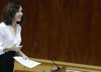 Ayuso desafía la estrategia de Feijóo y reabre el debate del aborto en el PP