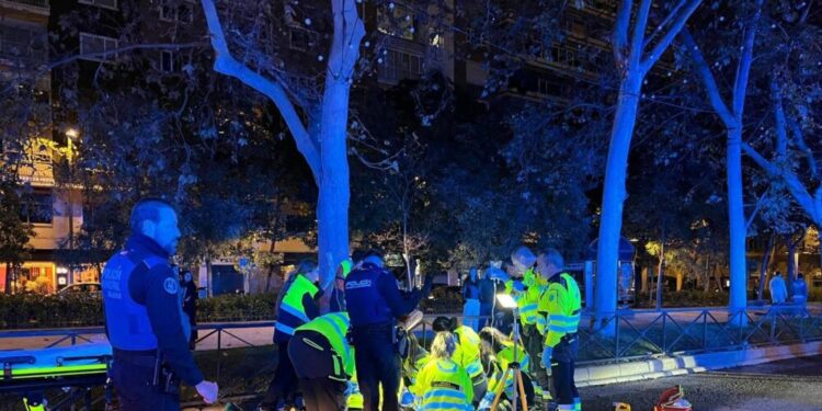 Atropello en la Castellana: joven de 25 años en estado grave tras ser arrollado por un taxi