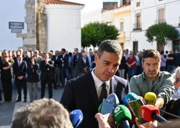Amplio despliegue del Ejecutivo en el funeral de Fernández Vara en Olivenza