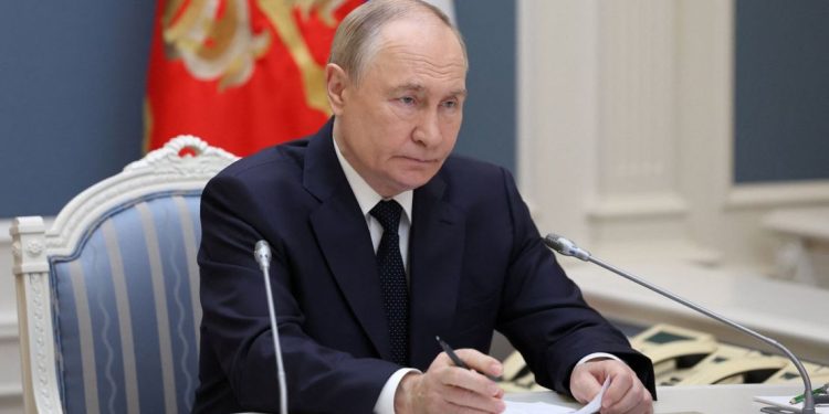 Putin amplía su poder para enviar reservistas al frente sin declarar una movilización