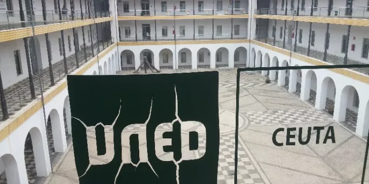 Curso presencial de iniciación a la lengua de signos en UNED Ceuta