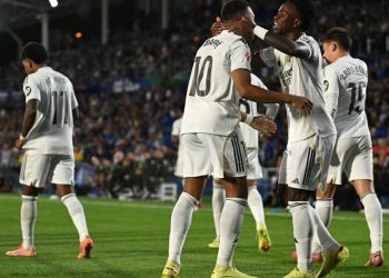 Vinicius y Mbappé lideran al Real Madrid en un triunfo sufrido ante el Getafe