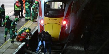 Dos detenidos por apuñalamiento múltiple en un tren en Cambridgeshire