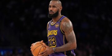 Doncic brilla mientras LeBron hace historia en su 23ª temporada