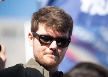 Extrema derecha estadounidense se fractura ante la figura de Nick Fuentes y su discurso radical